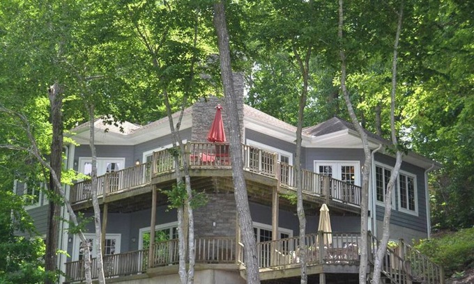 Reed Creek House | Beautiful fall views on Lake Hartwell! Deep cove! Everything you need to relax!