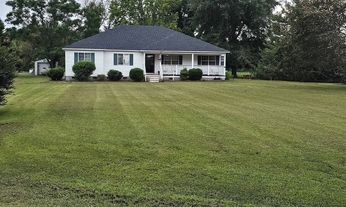 Gold Rock Other | Beautiful farmhouse with 3 bedrooms and 4 Queen beds for a cozy stay