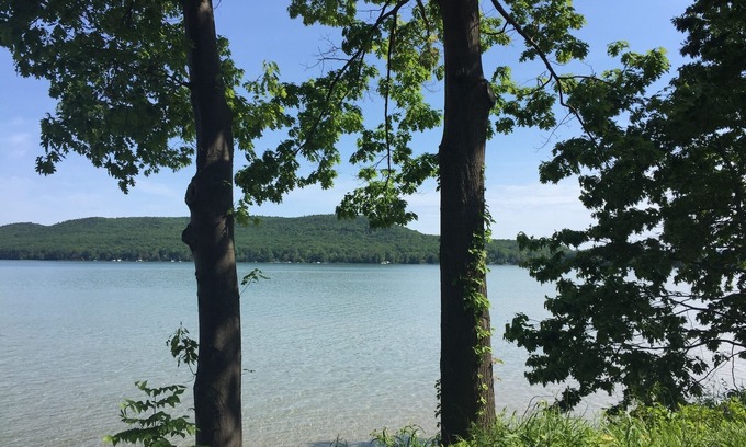 Empire House | Beautiful Gem on Little Glen Lake