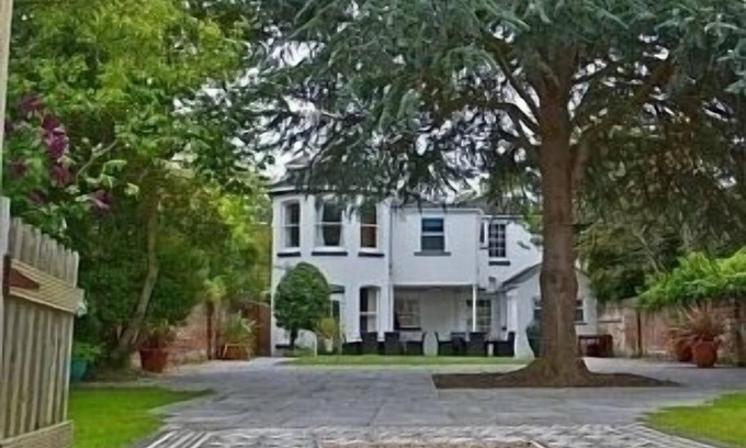 Gosport House | Beautiful Georgian Grade II Listed Detached House sleeps 18