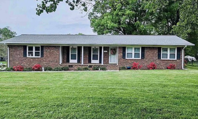 Burlington House | Beautiful Getaway in Burlington