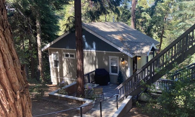 Crestline House | Beautiful guesthouse in Crestline