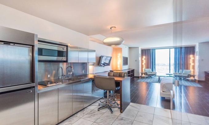 Las Vegas Hotel | Beautiful High Rise Condo-No Resort Fees