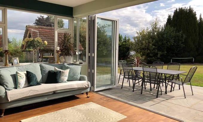 Gravesend House | Beautiful Historical home with Modern Amenities