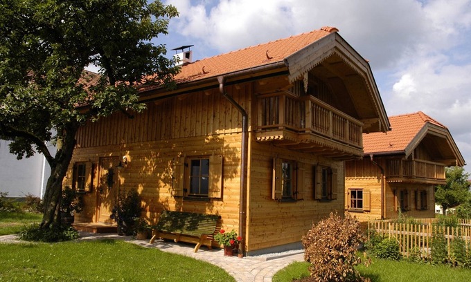 Hallwang Ski Chalet | Beautiful Holiday home on the outskirts, 10 Minutes to Salzburg