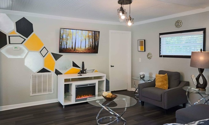 Apex House | Beautiful Home At Downtown Apex