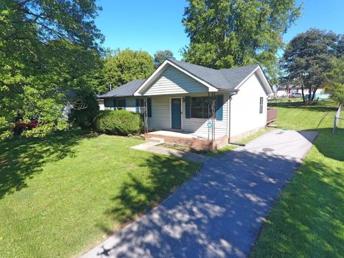 Clarksville House | Beautiful home in a nice place