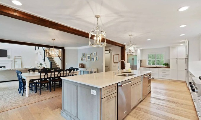 Isle of Palms House | BEAUTIFUL HOME JUST STEPS TO BEACH! Perfect 6 BR Family Home - 3 Master Suites!