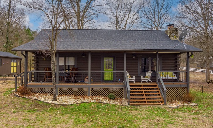 Waterloo House | Beautiful home located on Lake Greenwood