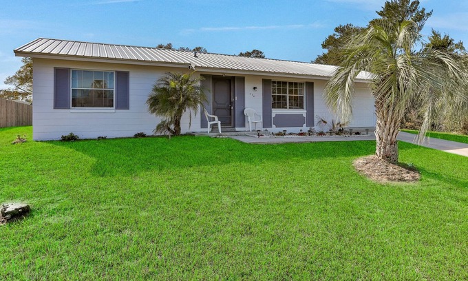 Saint Augustine Shores House | Beautiful home with fenced yard, central AC, & washer/dryer - snowbirds welcome