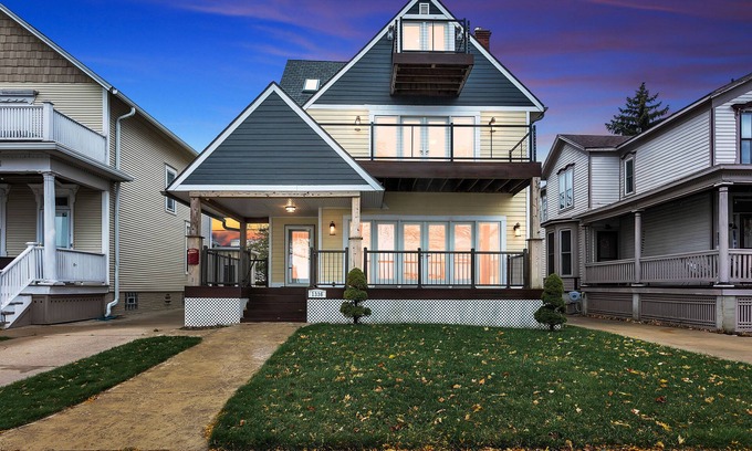 Racine House | Beautiful home with amazing Lake Michigan views