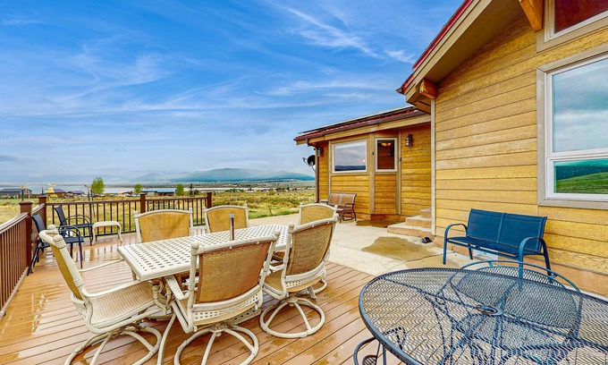 Cimarron House | Beautiful Home with WiFi, Wood Stoves, Private Washer/Dryer, and Mountain Views