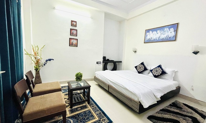 Taj Ganj Bed & Breakfast | Beautiful homestay with nature all around. 5 min from Taj Mahal!