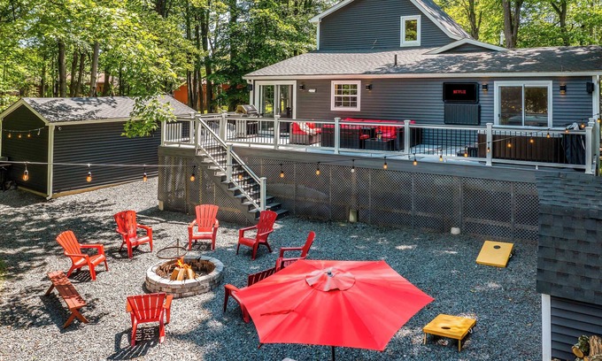 Wallenpaupauk Lake Estates House | Beautiful House, Dogs ok! in WLE! Walk to the pool!