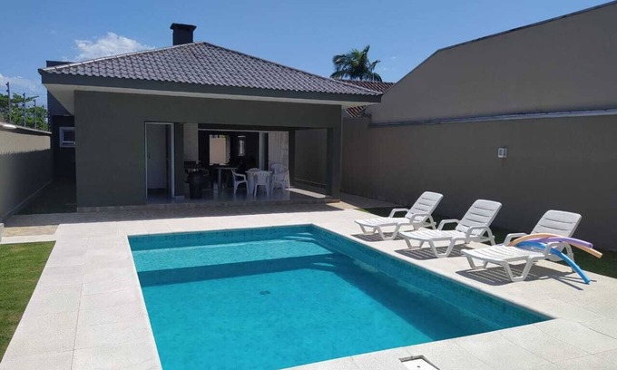 Caioba House | BEAUTIFUL HOUSE IN CAIOBÁ WITH POOL - MATINHOS, PARANÁ FOR 12 PERSONS