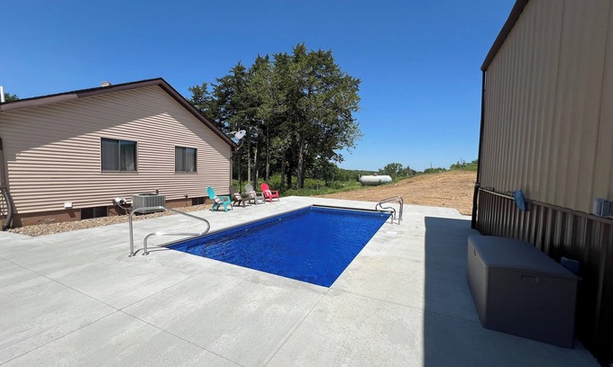 Plano House | Beautiful house on Lake Rathbun with in-ground pool & 50-amp camper hookup