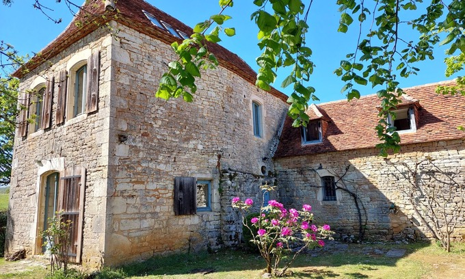 Cazillac House | Beautiful Lotoise house, located in a typical village. Large garden and swimming pool.