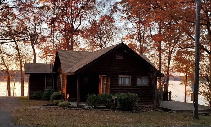 Hardin House | Beautiful Lake Front Getaway with Private Boat Dock