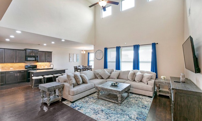 Slidell House | Beautiful Lakefront Home