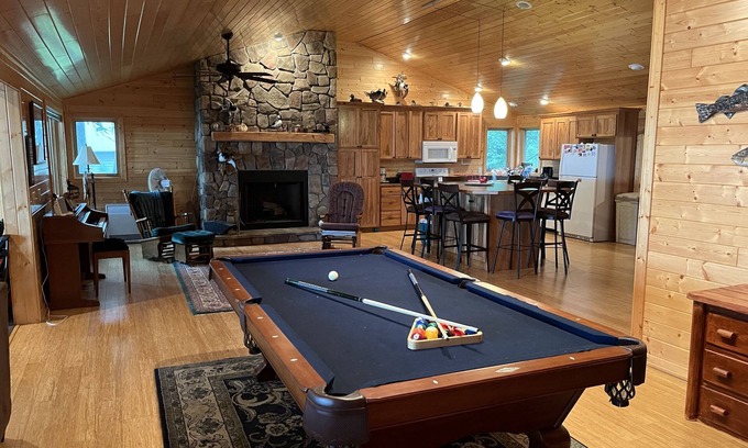Aitkin Cabin | Beautiful Lakefront Property with Guesthouse