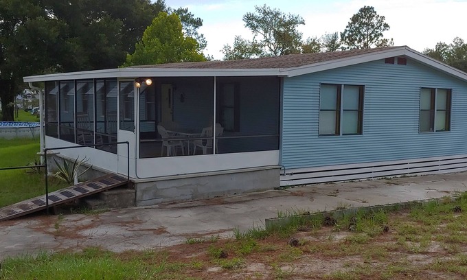 Glenwood House | Beautiful Large Home on Cul-de-sac 65 miles from Disney!