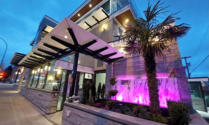 Vancouver South House | Beautiful Luxury 3 Bedroom Townhouse