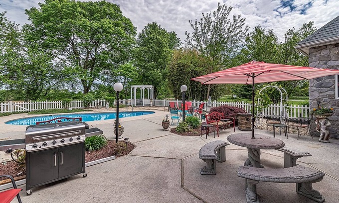 Zullinger House | Beautiful Mansion in the Country & Wedding Venue