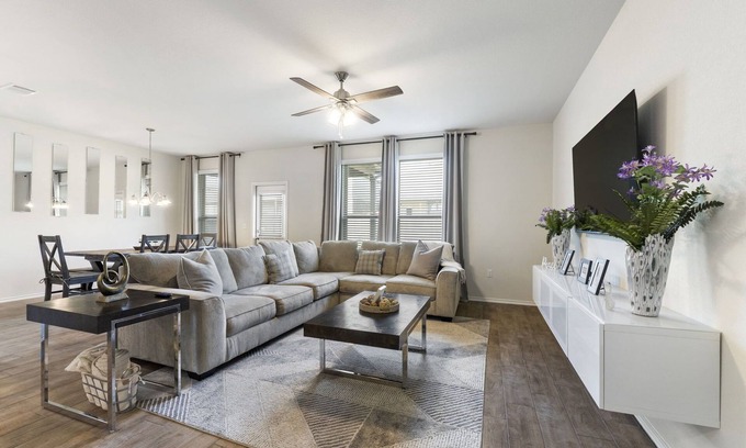 Manor House | Beautiful Modern and Spacious 4BR Home