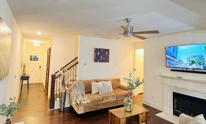 Auburn House | Beautiful Modern Townhouse in Auburn GA