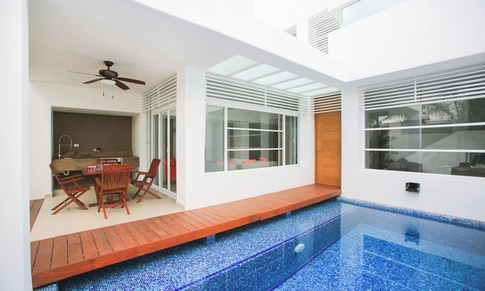 Colonia Repobladores House | Beautiful Contemporary Home With Pool Located In The Middle Of San Miguel