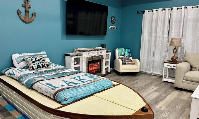 Dandridge House | Beautiful new construction lake themed lake house with gameroom and boat bar.