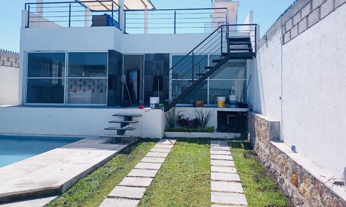 Buenavista de Cuellar House | Beautiful new house with private pool and lake view