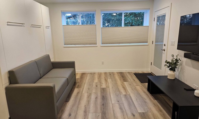 Ashland Apartment | Beautiful New Studio in the Hills of Ashland