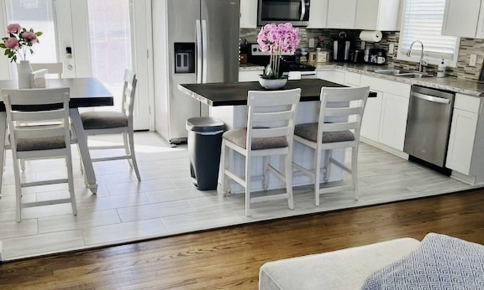 Greensboro House | Beautiful Newly listed home, Newly Remodeled Home 5beds/sleeps 9 close to DT GSO