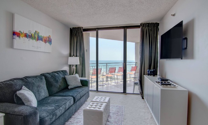 Myrtle Beach Hotel | Beautiful One Bedroom Suite + Official On-Site Rental Privileges