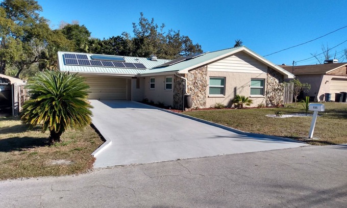 Gulf Coast Acres House | Beautiful Pool Home located just 5 minutes from Hudson Beach!