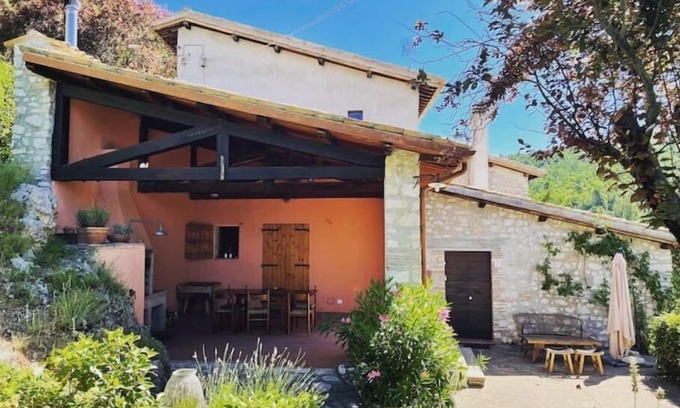 Spoleto House | Beautiful pool villa with views