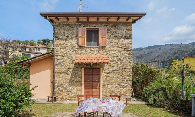 Montignoso Villa | Beautiful private villa for 2 people with WIFI, TV and pets allowed