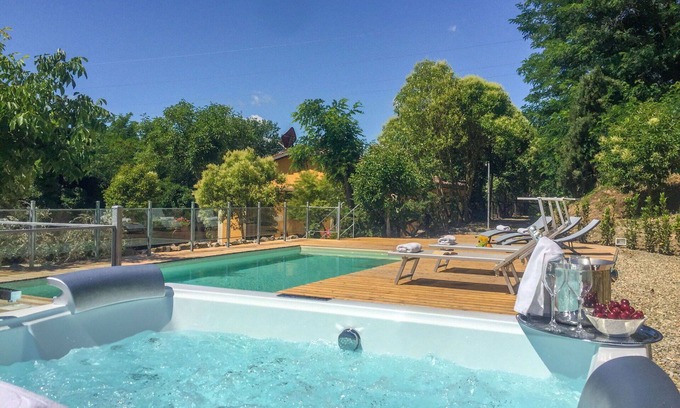 Montevarchi Villa | Beautiful private villa for 12 people with WIFI, A/C, private pool, hot tub and TV