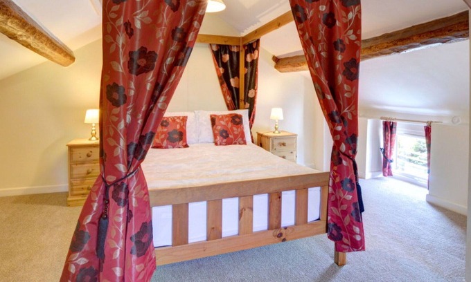 Llangurig House | Beautiful private villa for 3 guests with WIFI, TV, patio and parking