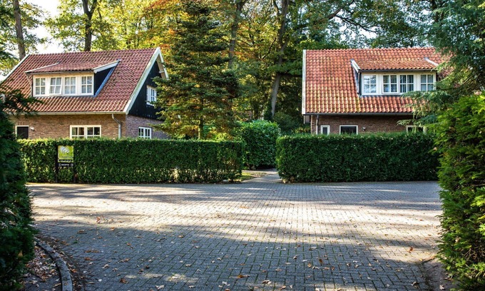 Losser House | Beautiful private villa for 16 guests with WIFI, TV, terrace and parking