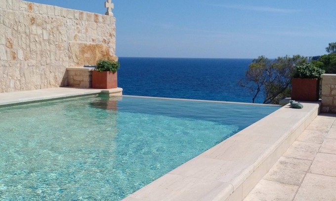Cala Santany Villa | Beautiful property on a seaside estate, heated infinity pool, charm and privacy.