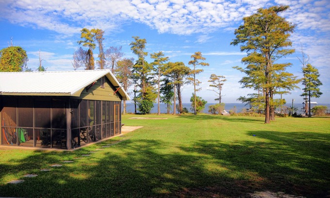 Gasque House | Beautiful & Relaxing - Waterfront Cottage 6 Mi. from Gulf Shores - Fort Morgan