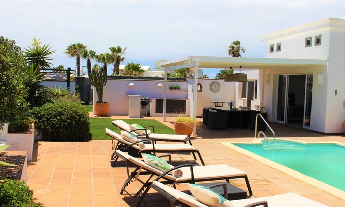 Montana Roja Villa | Beautiful renovated villa with private pool