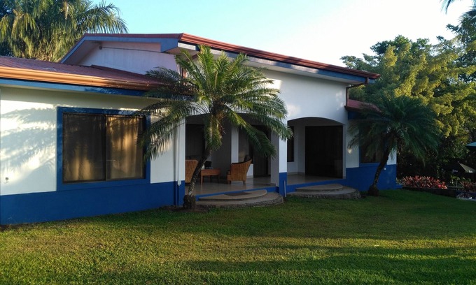 Las Lomas House | Beautiful rest house with mountain view