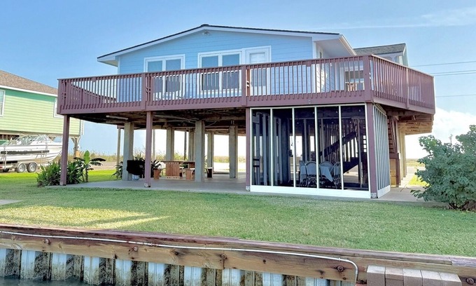 Matagorda House | Beautiful River House w/lighted fishing pier & great sunsets!