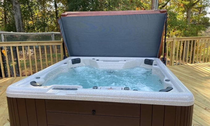 Etowah Condo | Beautiful Room Just Waiting for You!