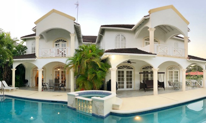Paynes Bay House | Beautiful spacious holiday home with private shared pool near Sandy Lane
