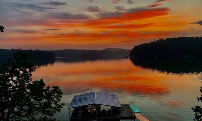 Crane Hill House | Beautiful Spot on Smith Lake