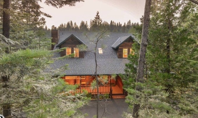 Twain Harte Cabin | Beautiful Sugarpine Cabin! Ski weekends are filling up, book your getaway now!